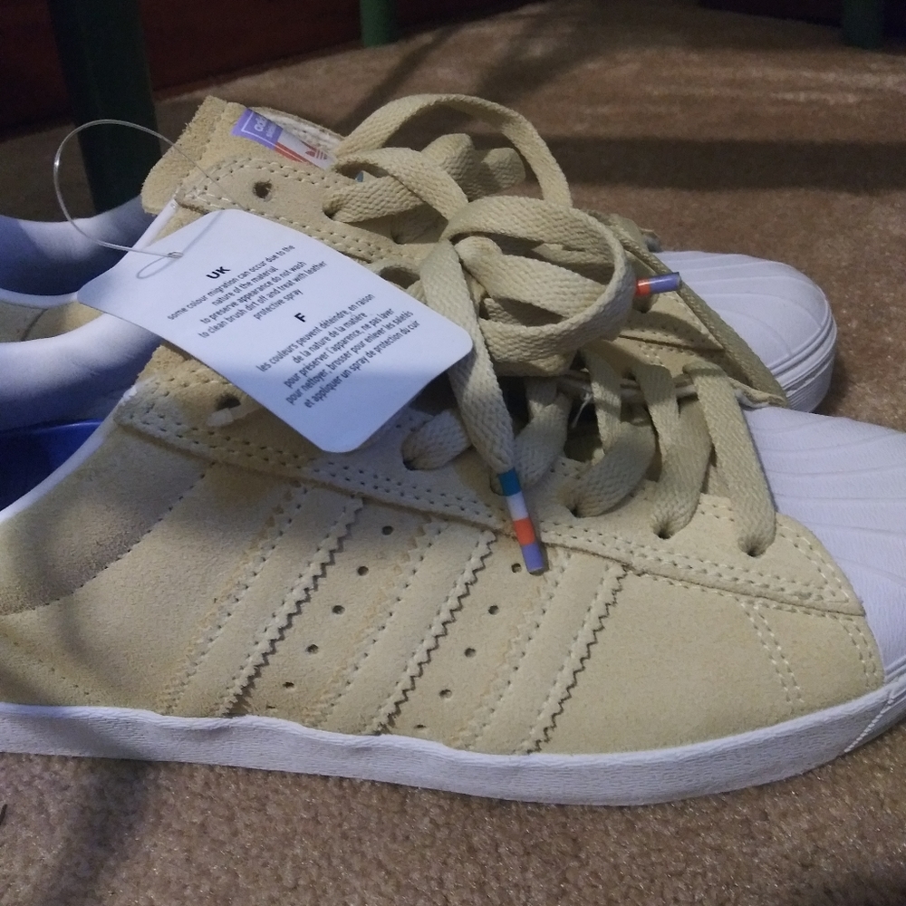 Adidas tennis shoes